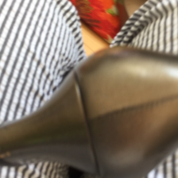 Ferragamo 2” heels silvery gold color 8 AA - Picture 5 of 6